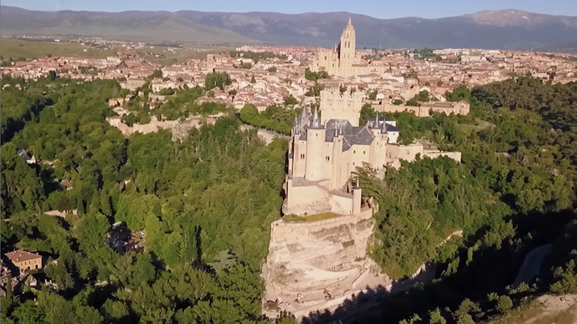 El Alcázar de Segovia: la fuente de inspiración para el castillo de Blancanieves El Alcázar de Segovia: la fuente de inspiración para el castillo de Blancanieves