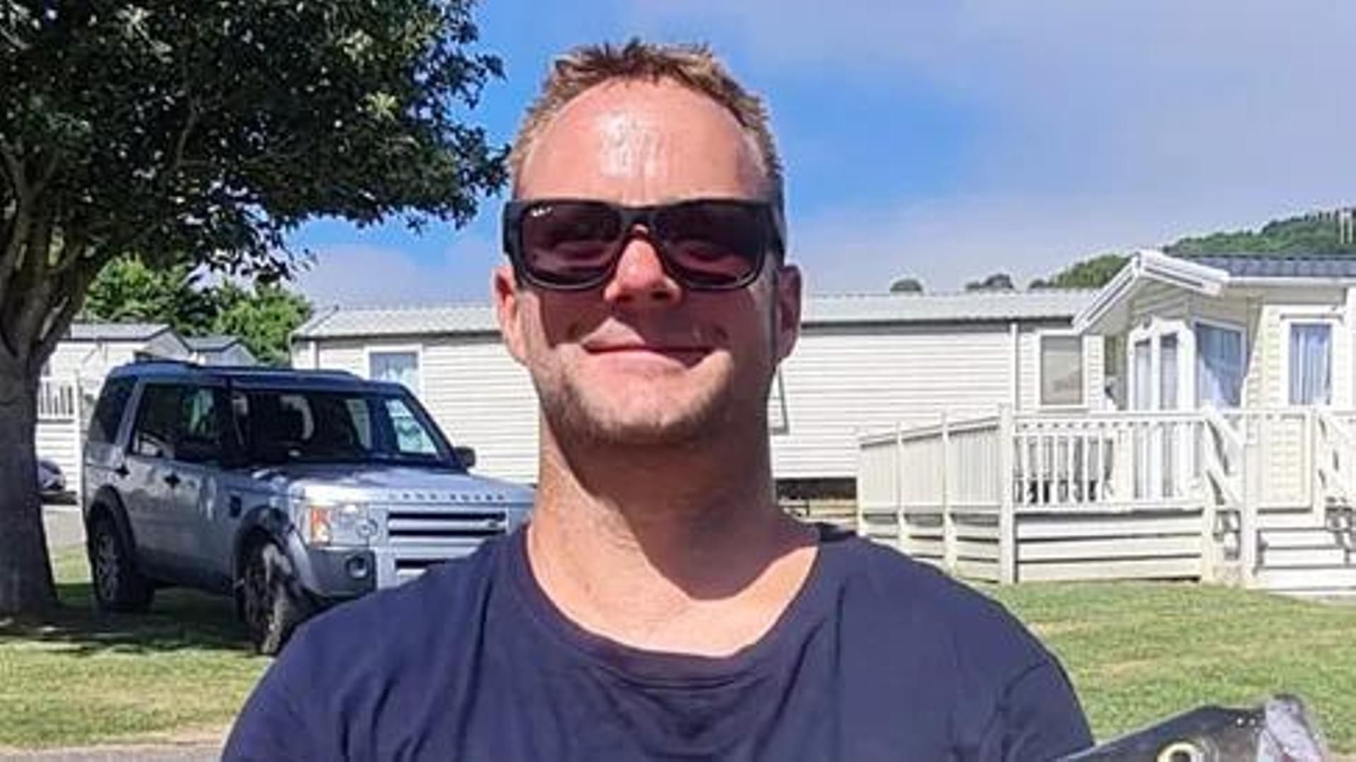 El fan de Oasis que murió al caer al vacío en Wembley pudo resbalarse accidentalmente con una cerveza