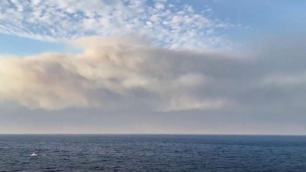 El humo y la ceniza del gran incendio en Francia alcanzan Baleares y Cataluña