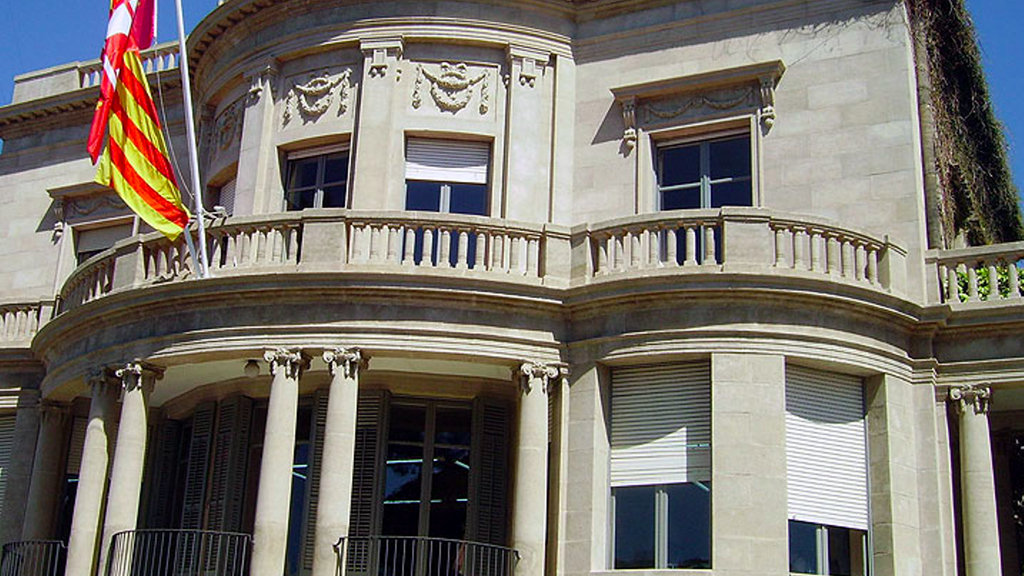 Fachada del Ayuntamiento de Palafrugell en Girona