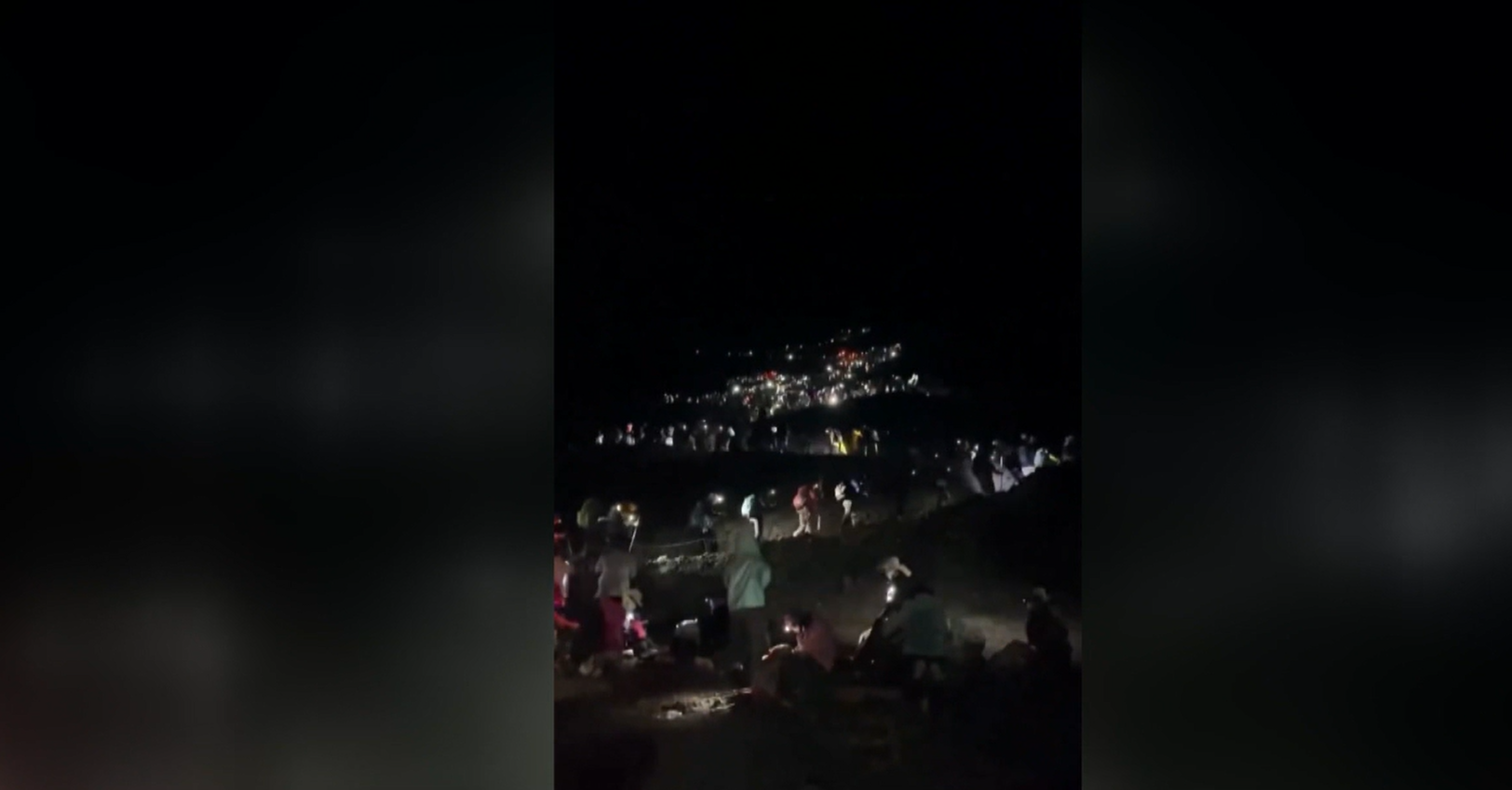 La cara B del turismo masivo en el Monte Fuji o el Everest: cuando ver un paisaje se vuelve imposible