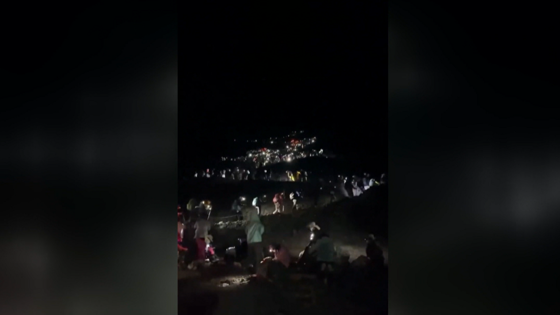 La cara B del turismo masivo en el Monte Fuji o el Everest: cuando ver un paisaje se vuelve imposible