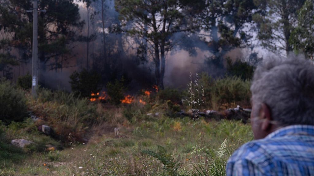 La Xunta de Galicia califica el incendio de Corme-Aldea, en Ponteceso, de “atentado”: el fuego, que comenzó con cuatro focos, sigue avanzando
