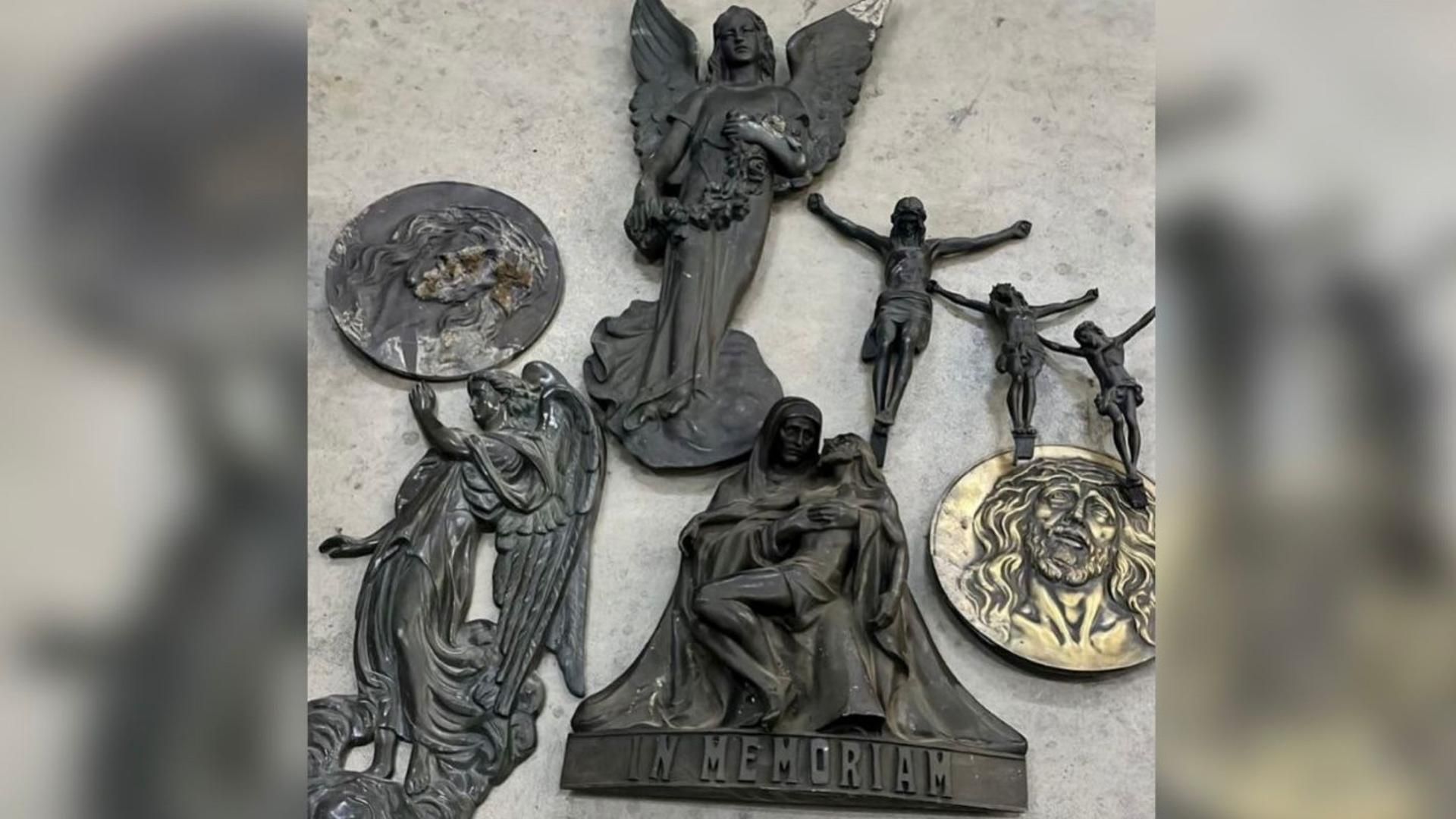 Los ornamentos de lápidas robados en Lleida