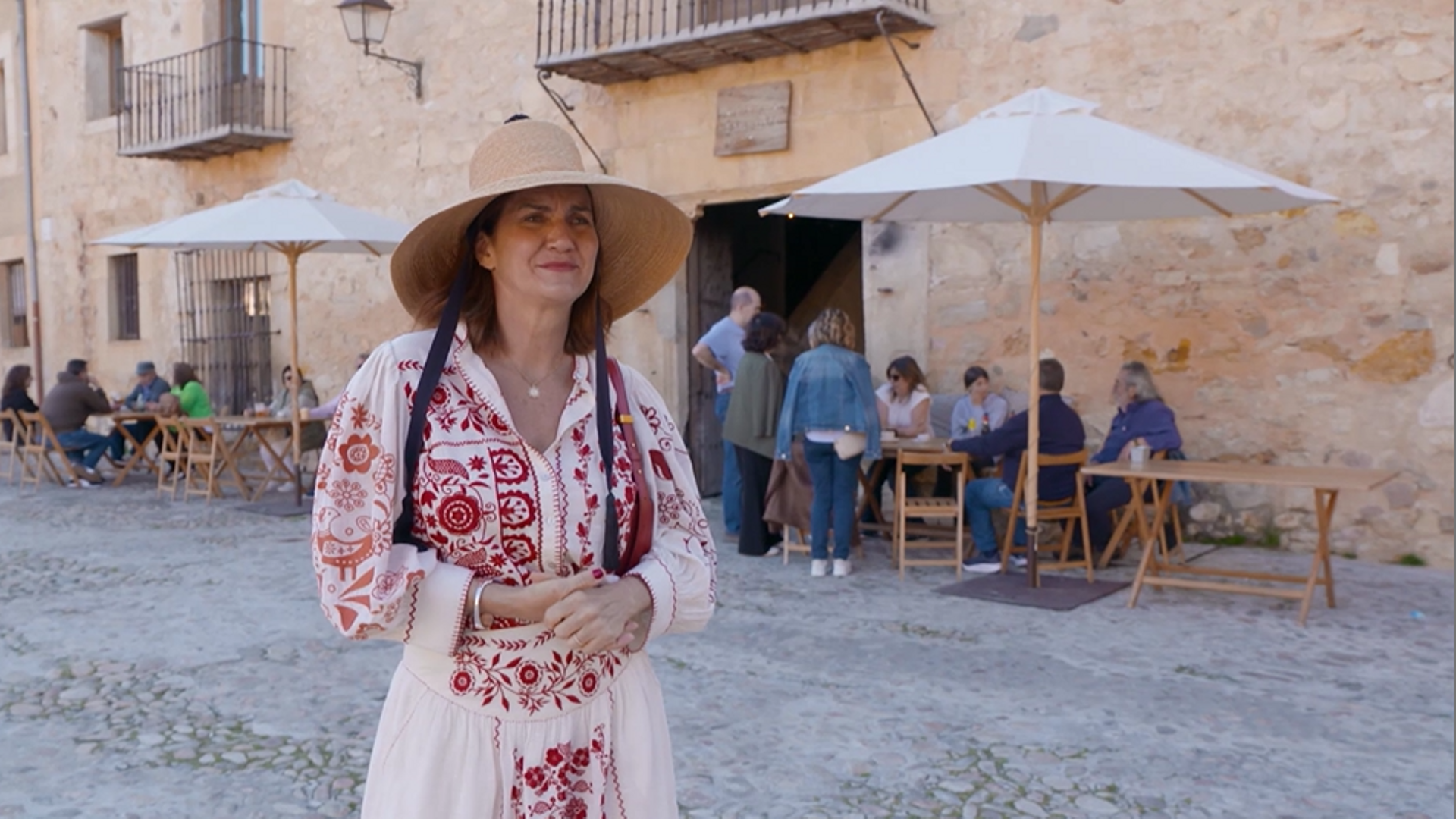 Samantha Vallejo-Nágera nos abre las puertas de su restaurante y hotel 'Casa Taberna', en Pedraza: estos son sus precios y habitaciones Samantha Vallejo-Nágera nos abre las puertas de su restaurante y hotel 'Casa Taberna', en Pedraza: estos son sus precios y habitaciones