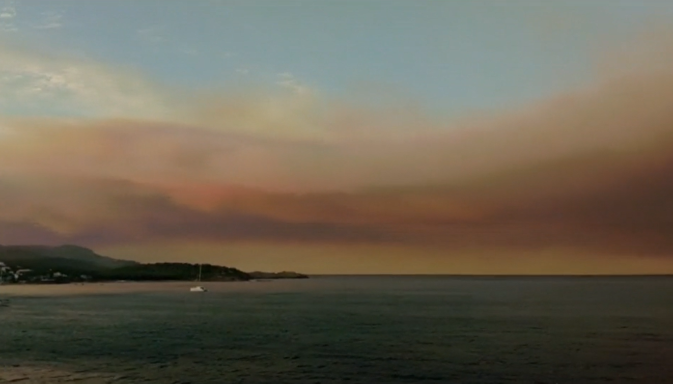 El incendio en Francia provoca 237 avisos en Cataluña