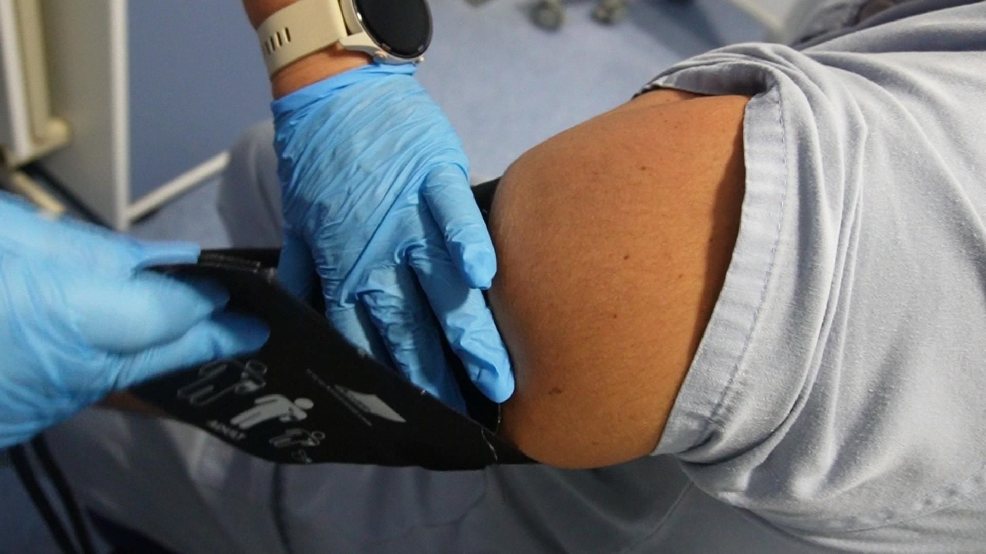 La receta para combatir la hipertensión arterial y reducir el riesgo de eventos cardiovasculares, según un estudio con más de 36.000 personas