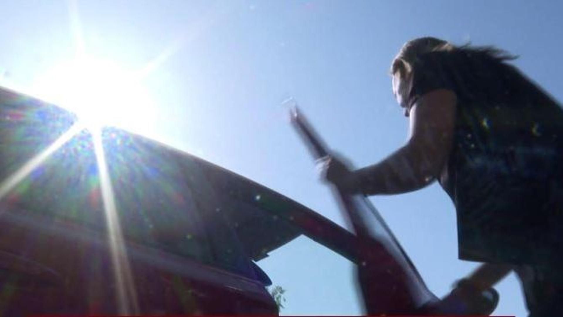 Los trucos para enfriar el coche en verano: el aire acondicionado no es lo más útil