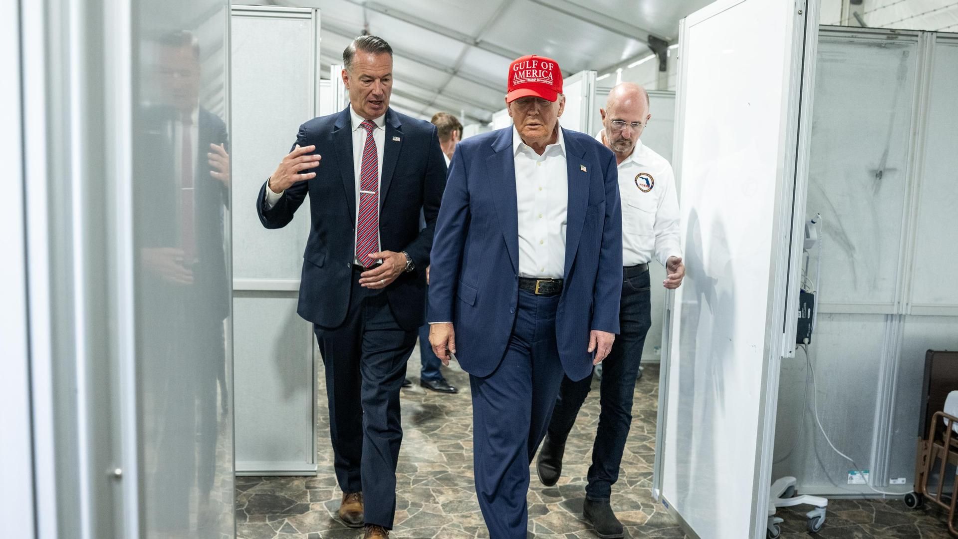 Una jueza federal de Florida ha paralizado temporalmente las obras de ampliación el centro de detención de migrantes conocido como 'Alligator Alcatraz'