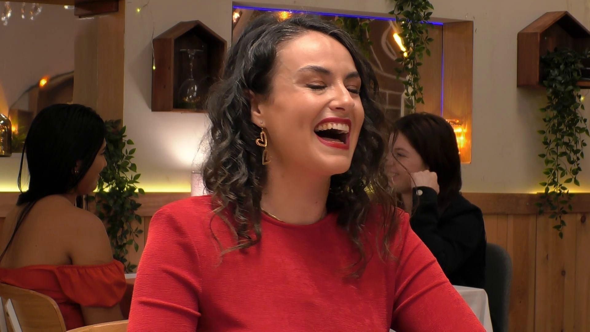 Una soltera de ‘First Dates’ deja impresionada a su cita con su imitación de Mary Poppins: “Me he quedado embobado”