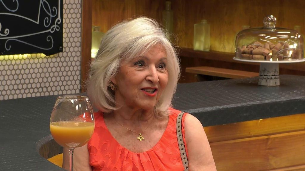 Una soltera de Mallorca se declara en ‘First Dates’ fan absoluta de la monarquía y del rey Juan Carlos: “Estaba enamoradísima”