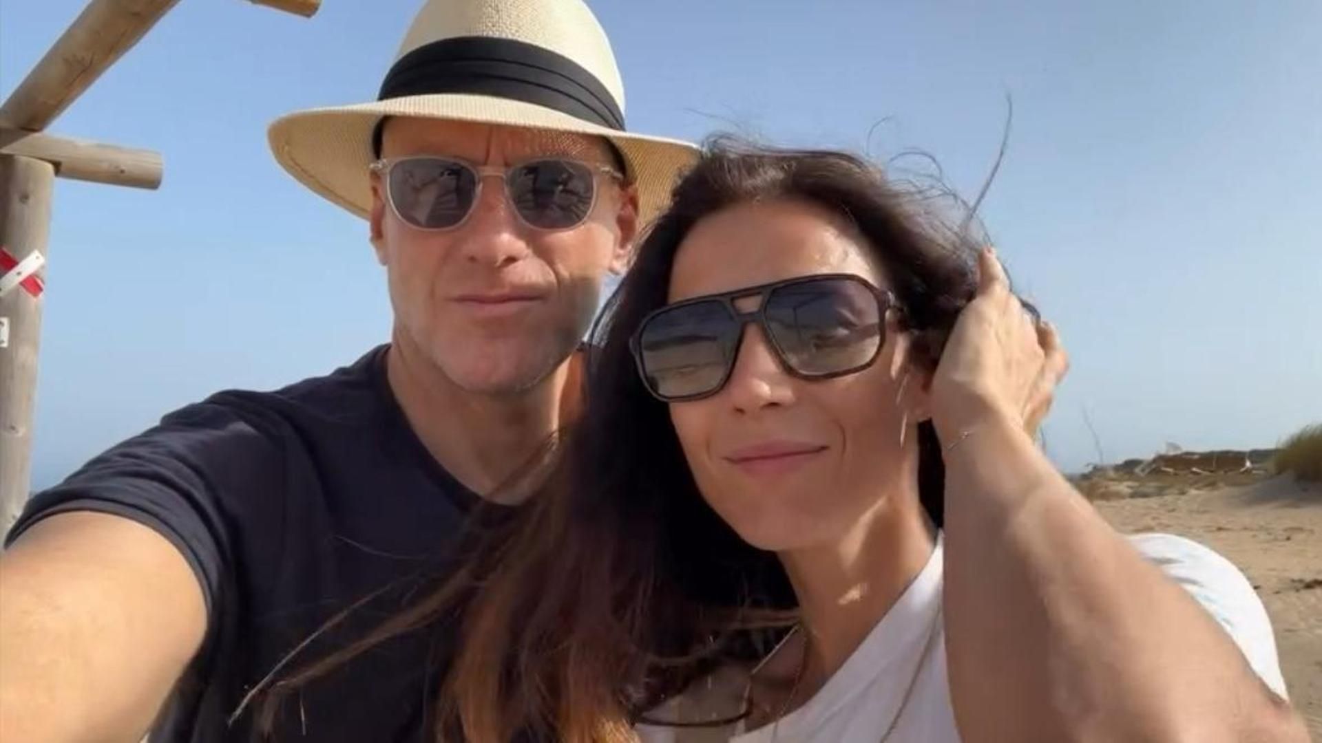 Borja Sémper reaparece en Cádiz junto a su pareja, Bárbara Goenaga: “Unos días para recuperar energía”