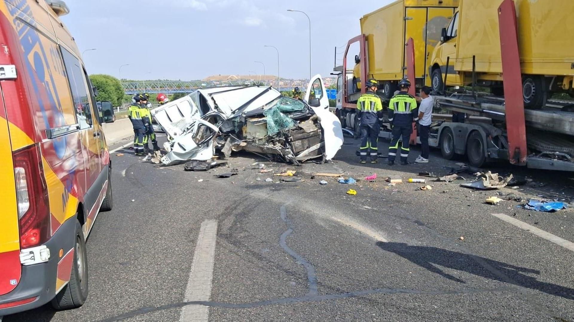 Cortada la A-3 en sentido salida por un accidente con al menos tres vehículos implicados y dos heridos