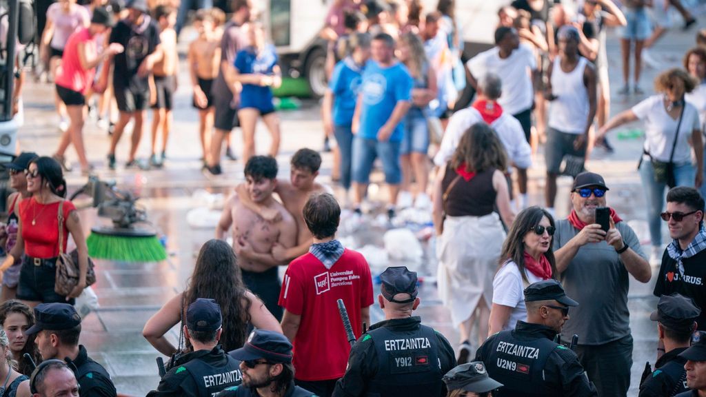 Decenas de personas durante el inicio de las fiestas de ‘La Blanca’ 2025