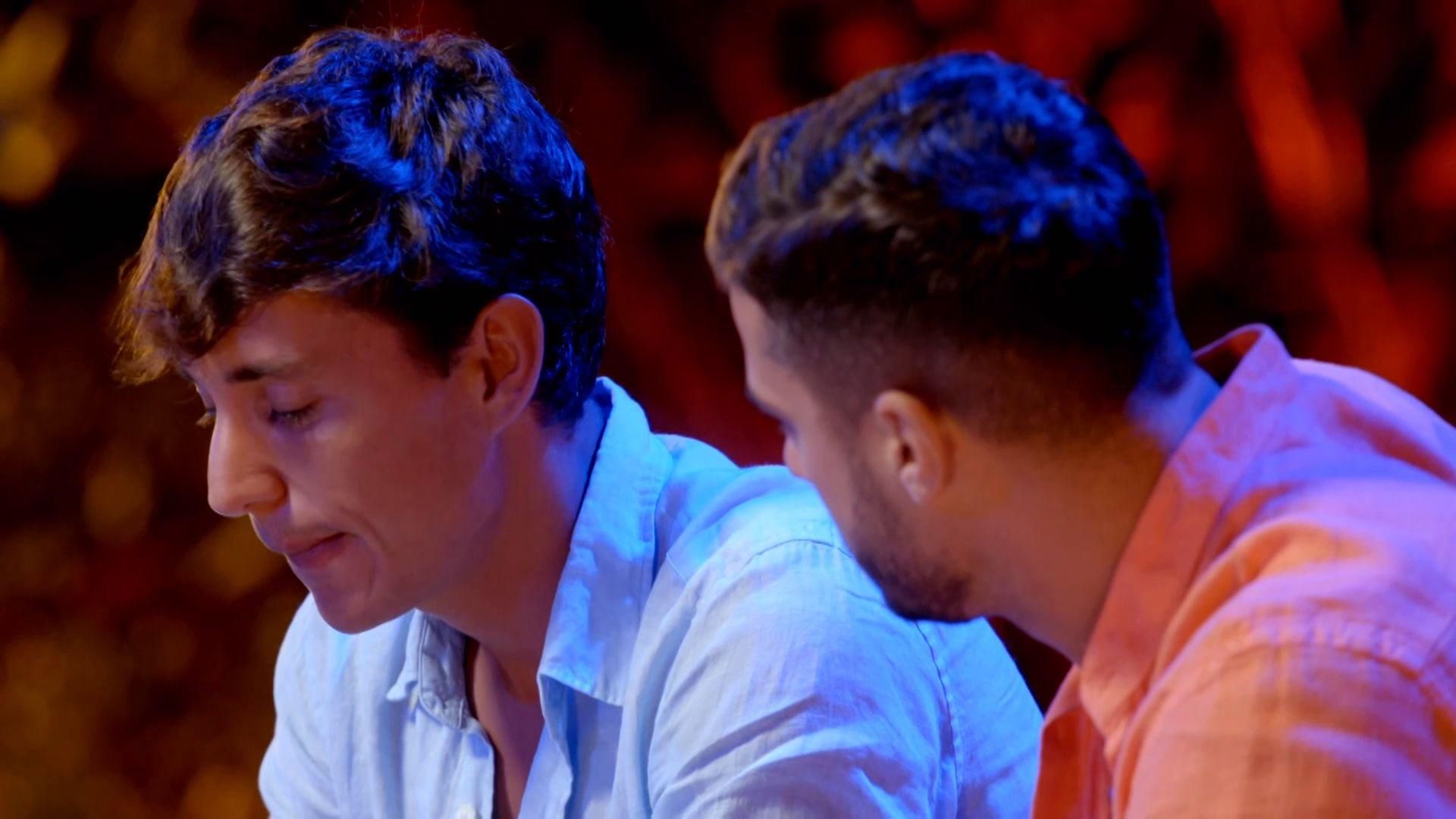 El cómico malentendido entre Javi Redondo y Mario González en su primera hoguera: ¡recuerda el momentazo del gemelo y el culo!