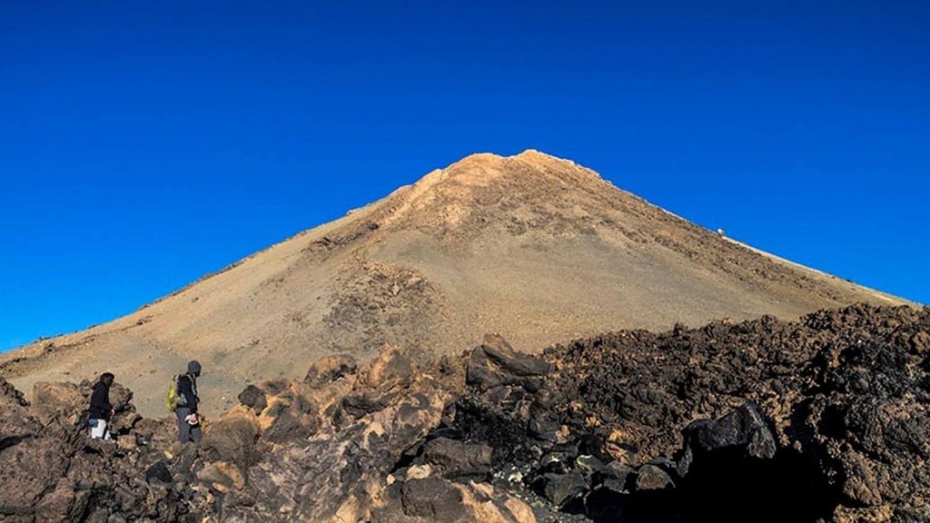 El Teide y el enjambre sísmico registrado con 700 pequeños terremotos: ¿está despertando el volcán?