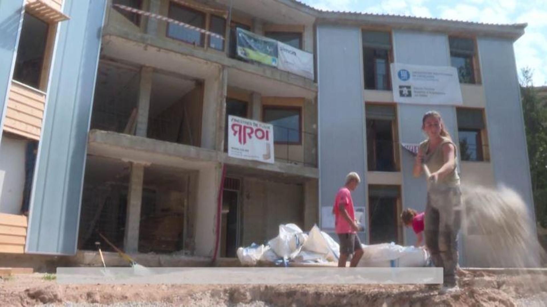 Estudiantes de Arquitectura de la UPC convierten el antiguo cuartel de Agramunt en viviendas sociales