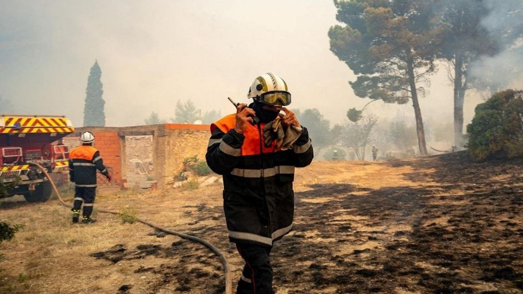 El peor incendio en Francia en décadas comienza a ceder tras casi tres días de desvastación