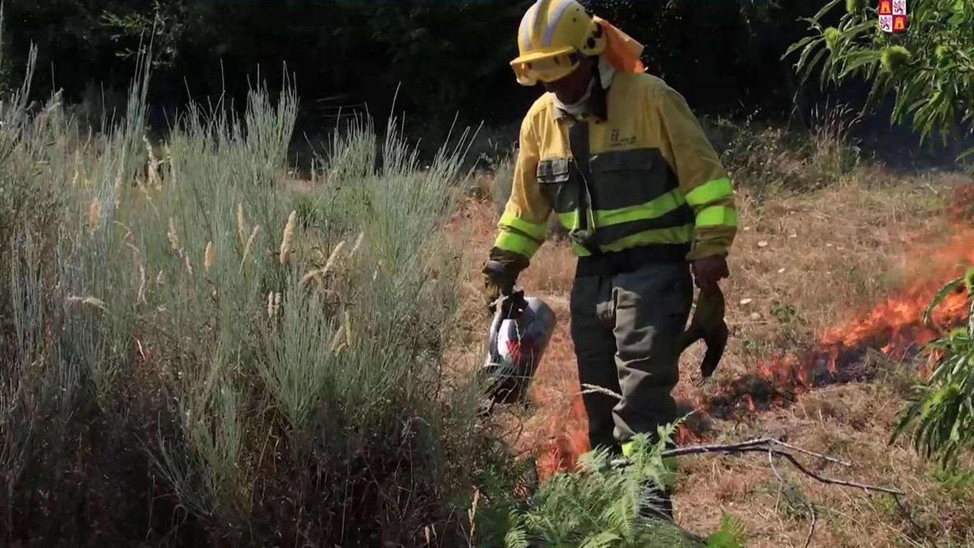 Los pirómanos son peligrosos, pero más los son los incendiarios: buscan llegar a las casas