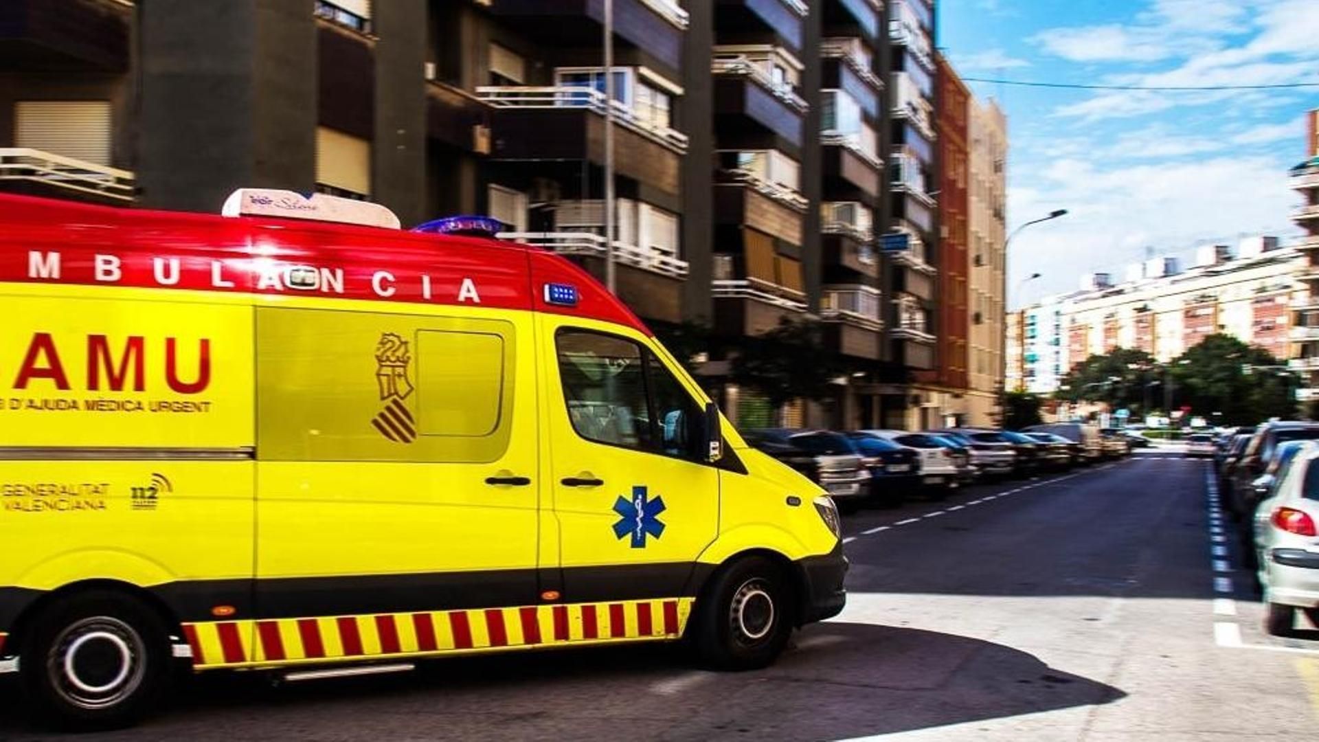 Los servicios de emergencias salvan la vida de un niño de 18 meses que se había ahogado en una piscina privada en Elche