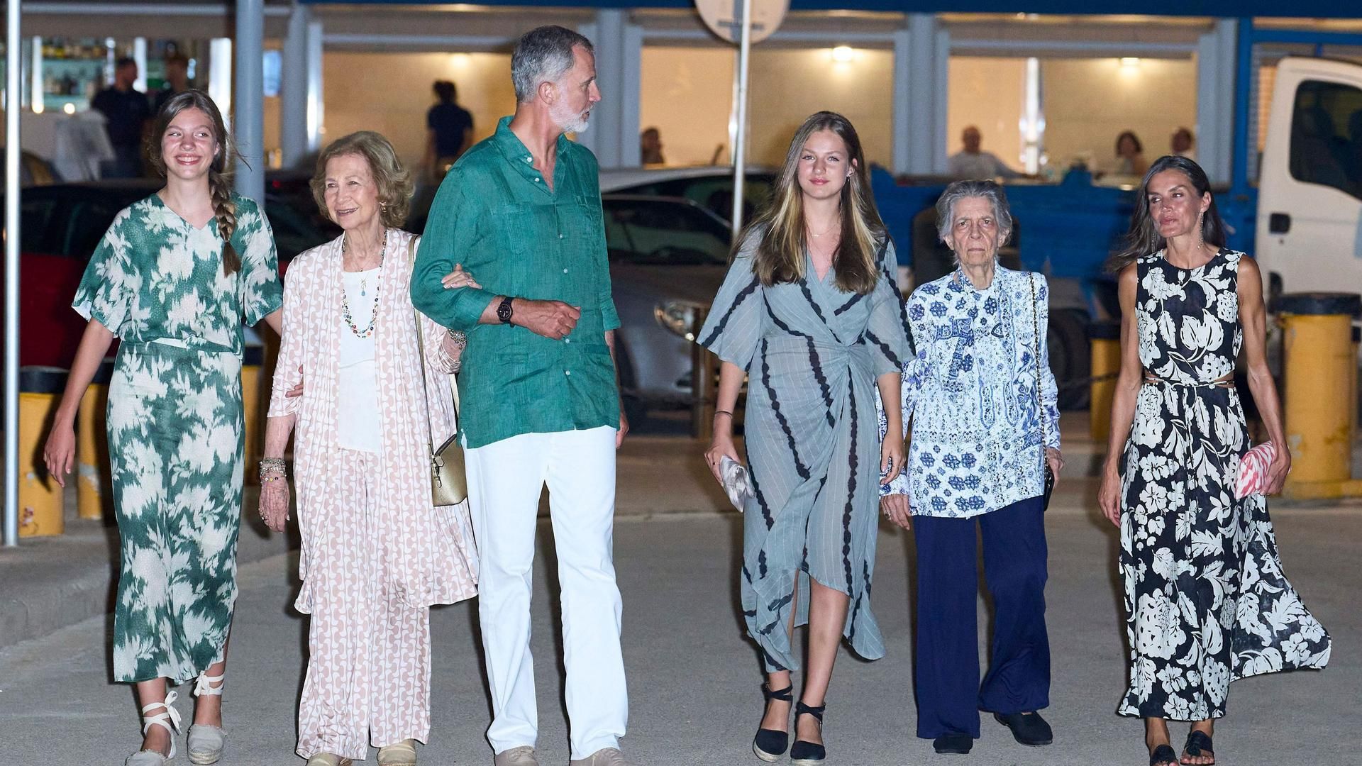 La familia real en una foto de archivo