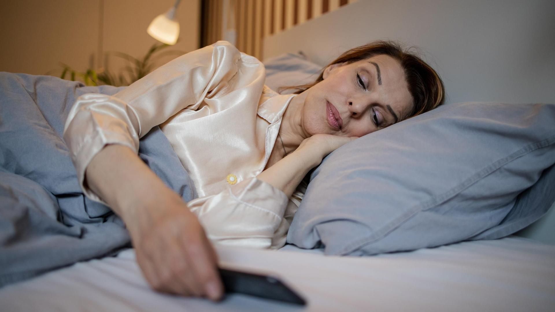 ¡Adiós al Insomnio! 7 Hábitos Sorprendentes para Dormir como un Bebé (Más Allá de lo Evidente)