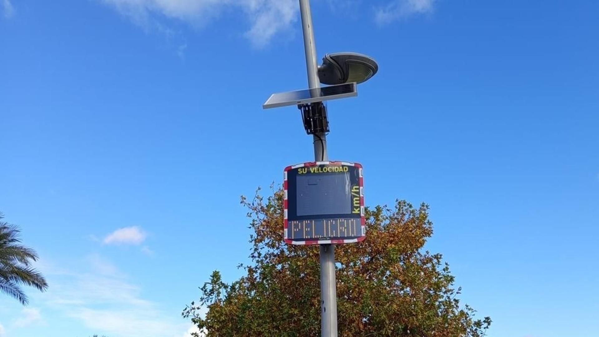 Unos policías franceses le quitan una multa a un hombre tras circular a 135 km/h: su mujer estaba de parto