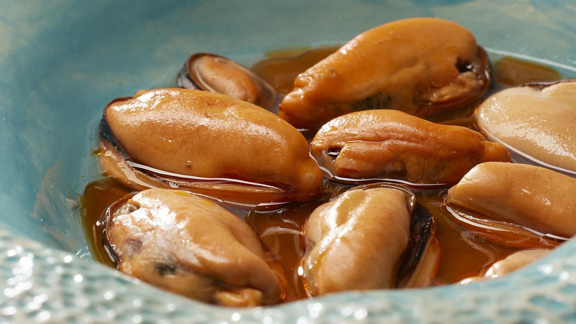 Vas a empezar por los mejillones en escabeche y lo sabes