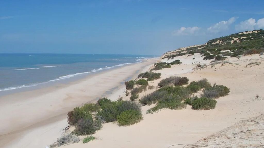 De 28 kilómetros a 40 metros: estas son las playas más larga y más corta de España