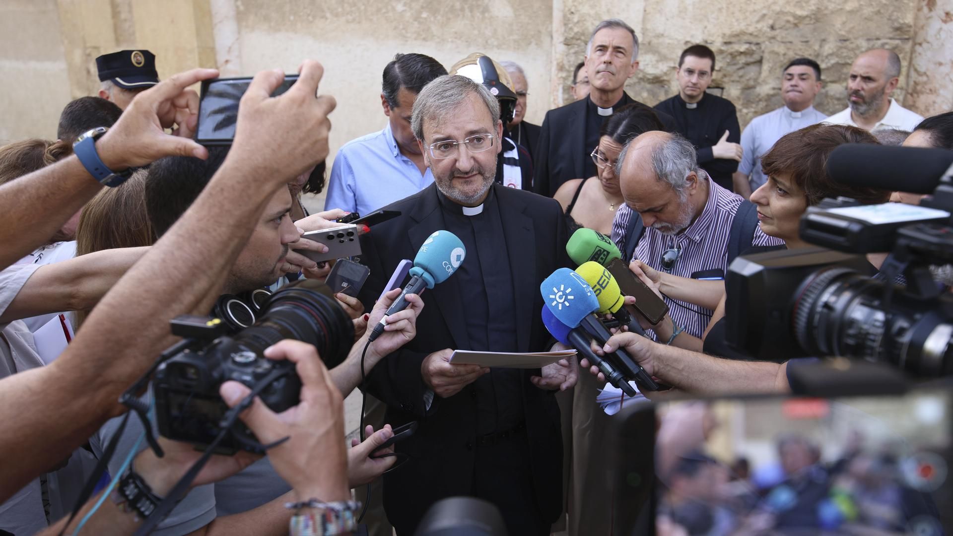 El deán de la Catedral de Córdoba, Joaquín Alberto Nieva