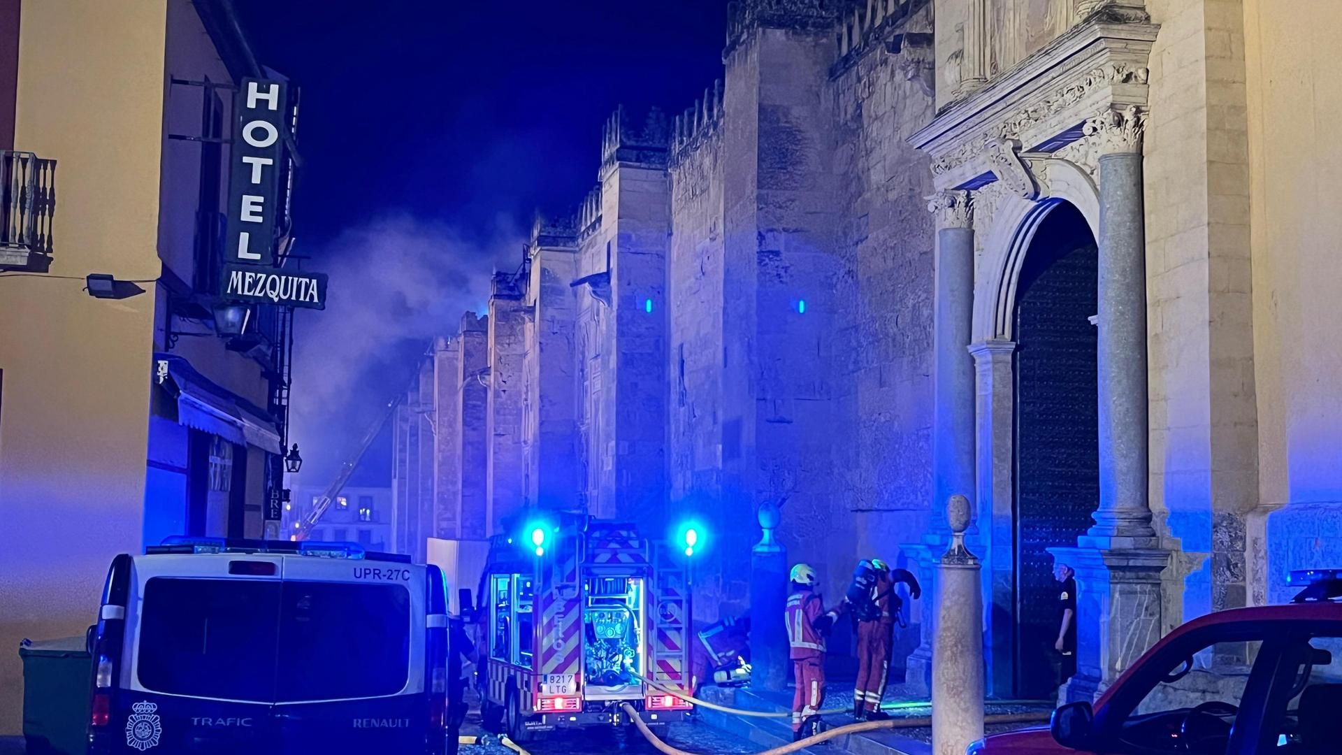 Imágenes del incendio en la Mezquita de Córdoba