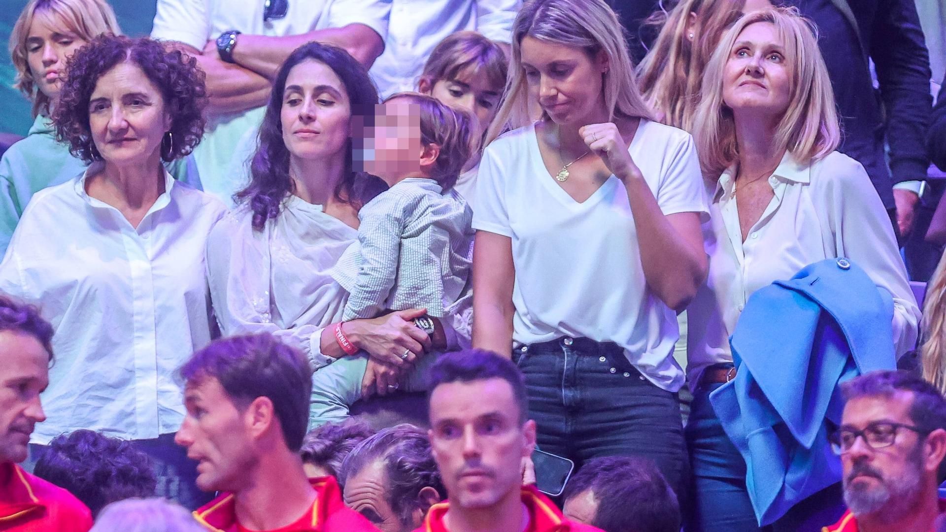 Mery Perelló, con su hijo Rafa en brazos, junto a la hermana y la madre de Nadal