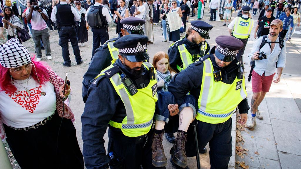 Una multitudinaria protesta contra la ilegalización de la ONG Palestine Action deja 365 detenidos en Londres
