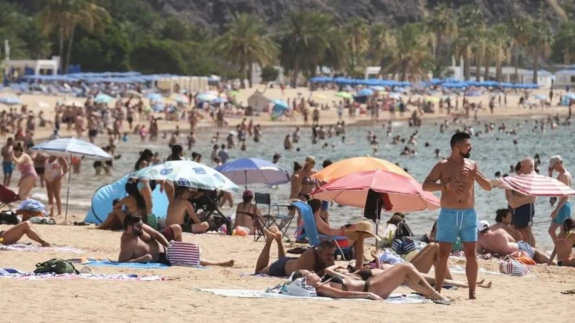 Canarias, el horno de España en plena ola de calor: cuatro de las islas, en aviso rojo por altas temperaturas