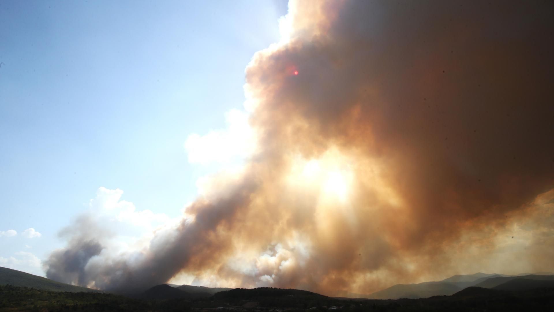 El fuego alcanza Las Médulas, Patrimonio de la Humanidad: 600 desalojados en varias poblaciones de la zona