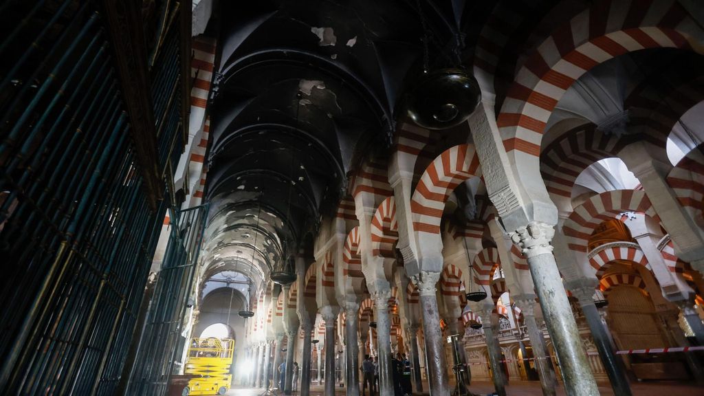 La Mezquita-Catedral de Córdoba retoma su normalidad tras el incendio, excepto en las visitas nocturnas