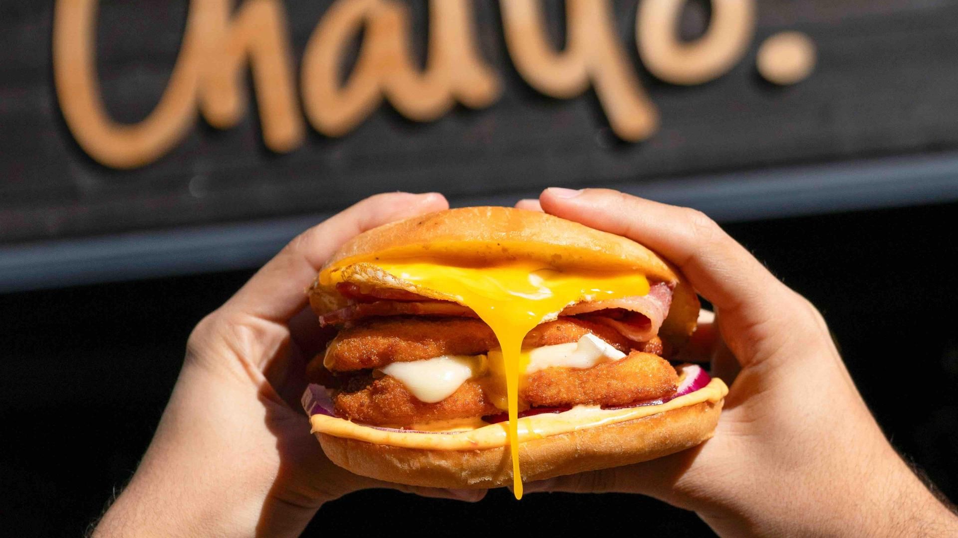 No lo llames sánwich o bocadillo, es una milanesa al pan