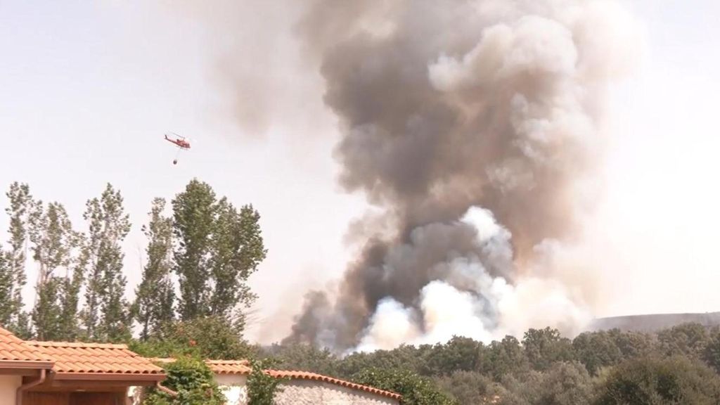 El incendio de Zamora vuelve a complicarse por el viento y obliga a nuevos desalojos: desolación entre vecinos
