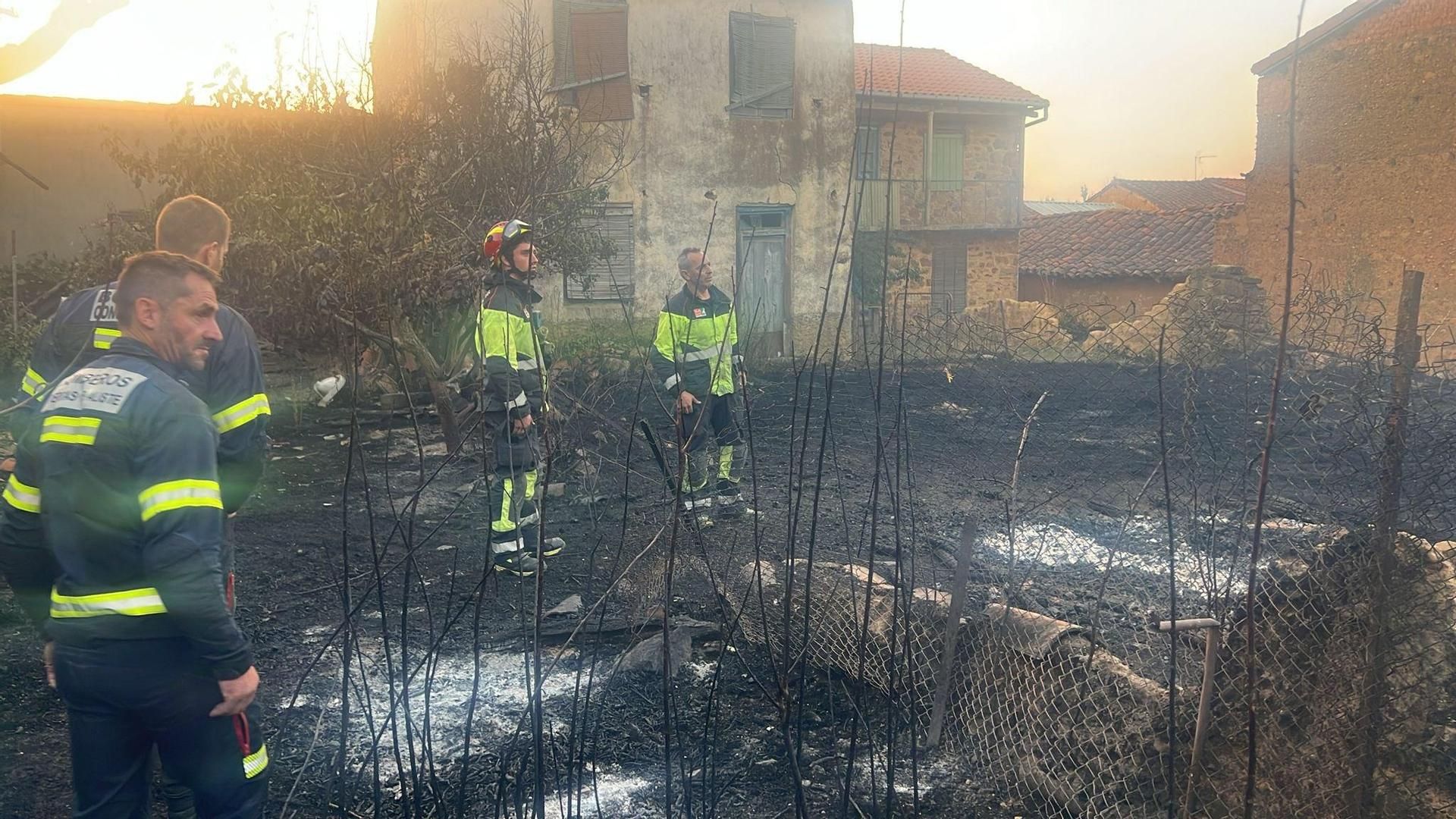 Evolución nocturna favorable en el incendio de Zamora que desalojó 850 vecinos