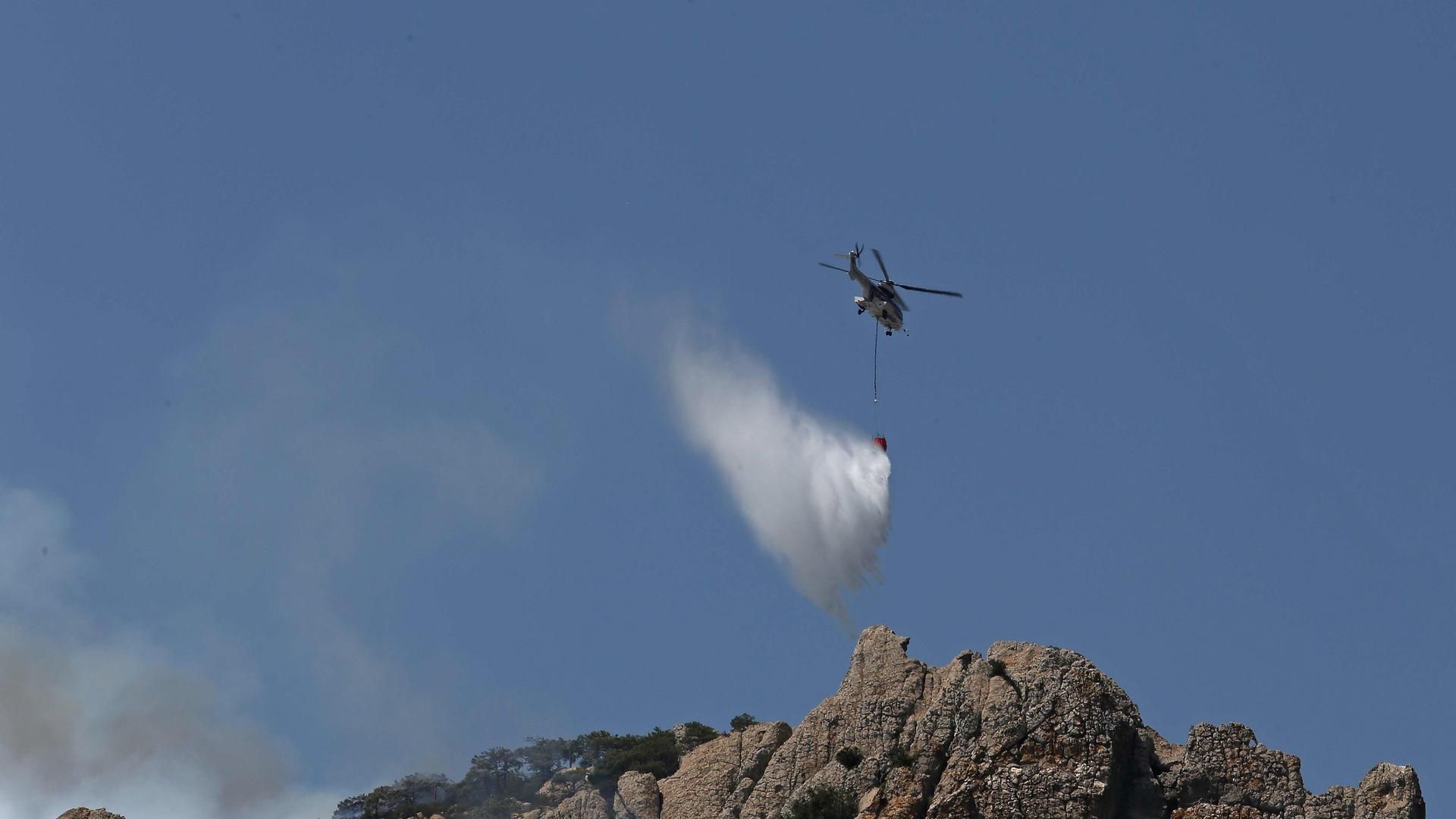 Herido un agente de la Guarda Civil al ser atropellado en la evacuación del incendio de Tarifa