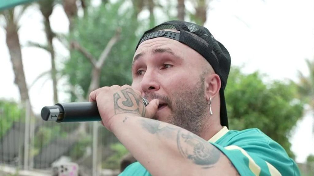 Kiko Rivera responde a la figurante que le acusó de tratarla mal durante la grabación de su videoclip: “El problema no es la comida ni la bebida, es la clase”