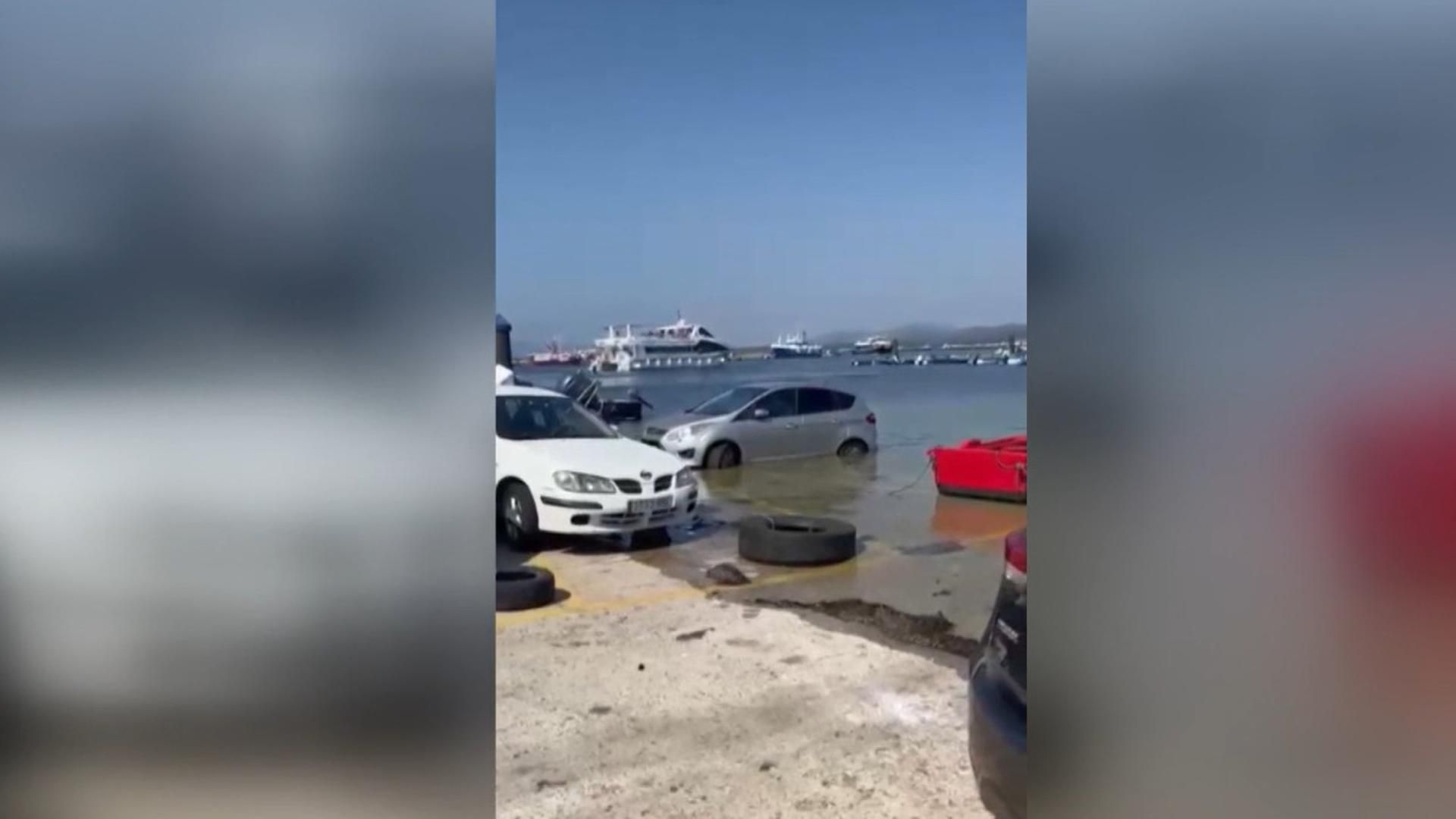La sorpresa que se llevan los turistas al aparcar sus coches en el puerto de O Grove