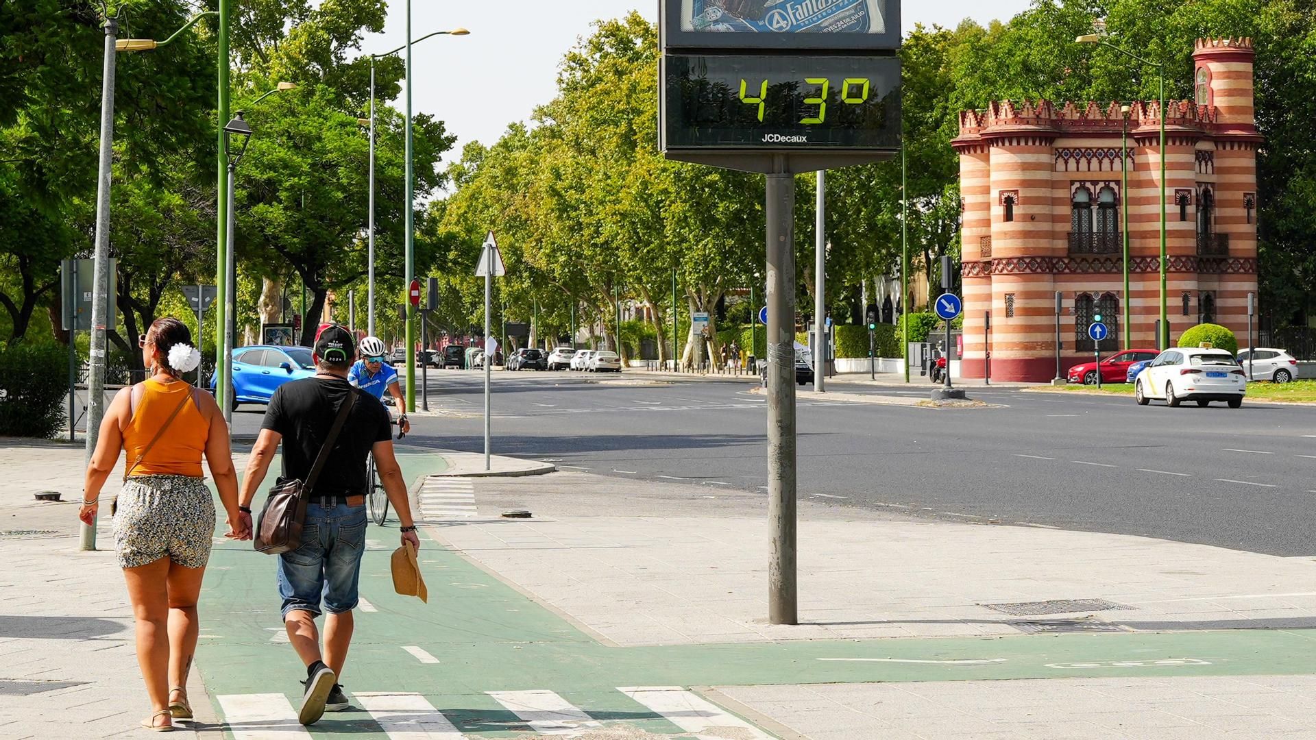 Las claves para resistir a la ola de calor y combatir las asfixiantes temperaturas: "Estamos sudando todo el día"