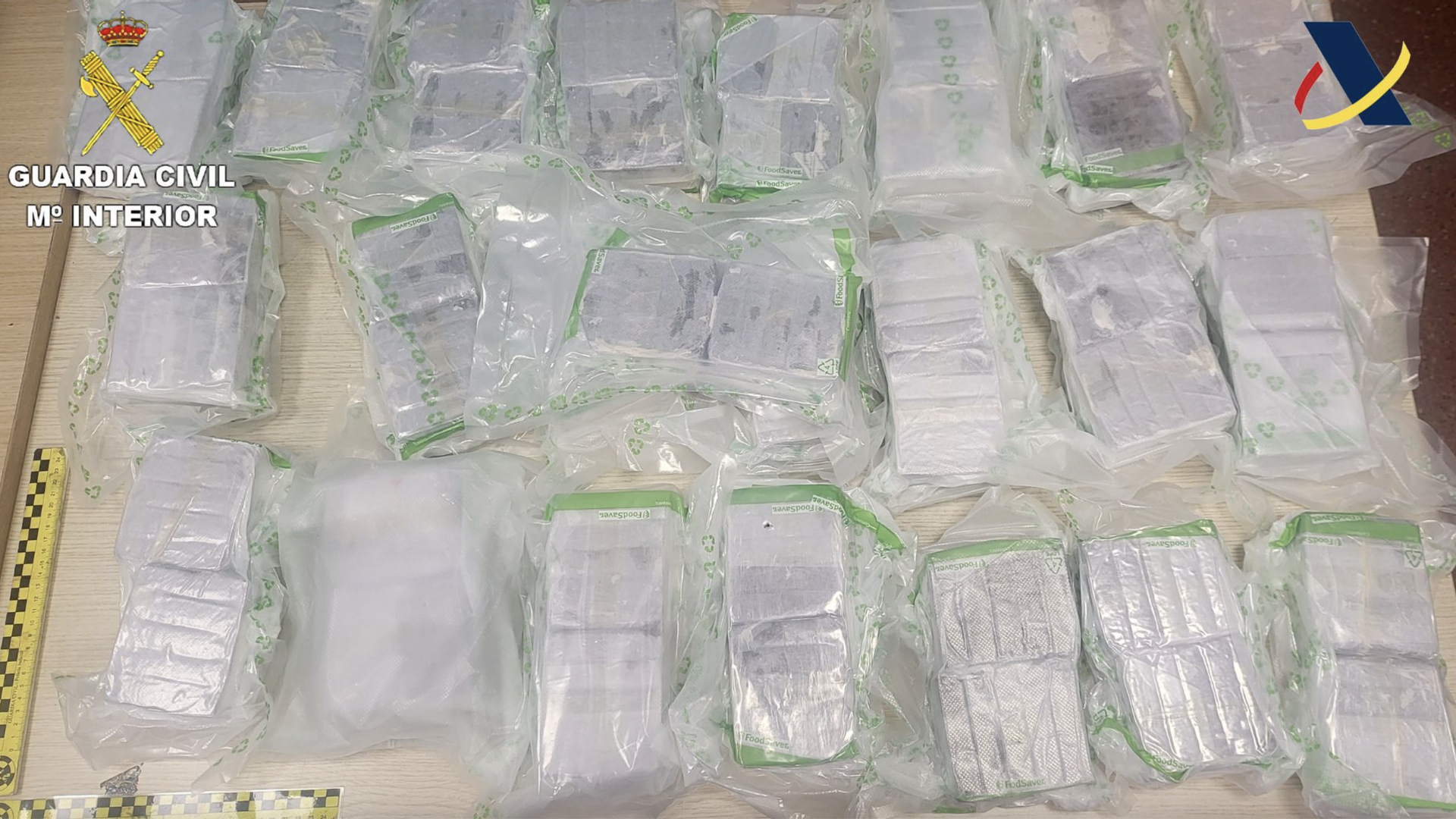 Más de 42kg de droga interceptada en dos maletas