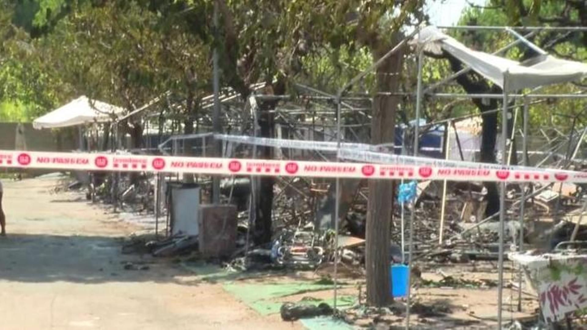 Un incendio en un camping de El Vendrell obliga a desalojar in extremis a 1700 personas: "La perrita no ha podido salir"