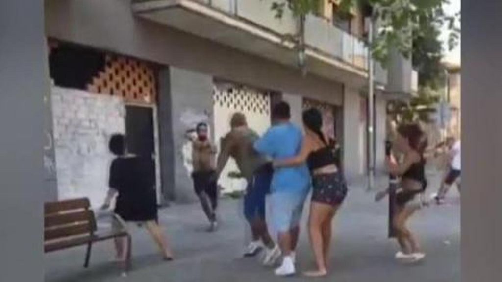 Vecinos y okupas se pelean con palos en Montcada i Reixach: la reyerta se ha saldado con dos detenidos