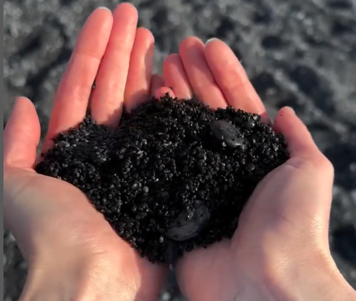 Arena negra de la playa Reynisfjara
