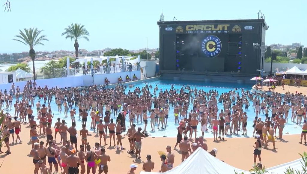 Cerca de 10.000 personas asisten al WaterPark Day, la fiesta más icónica del Circuit Festival