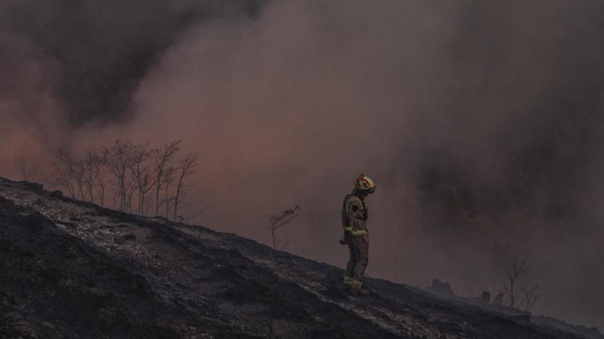 Cuatro bomberos resultan heridos en los incendios de Ourense, tres en el de Oimbra