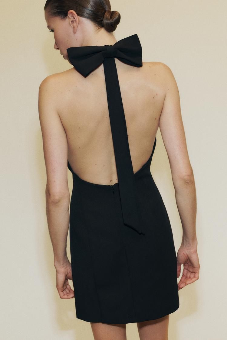 El escote del vestido negro de Zara que enamoraría a Audrey Hepburn